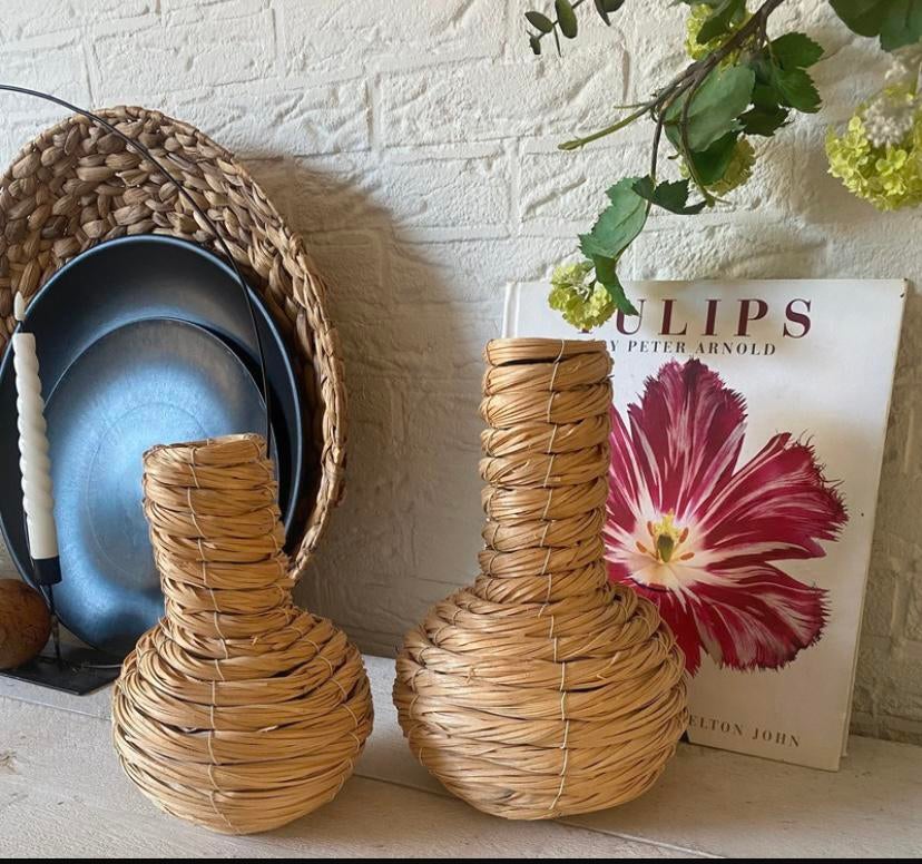 Twee rieten vasen, Huis en Inrichting, Woonaccessoires | Vazen, Overige kleuren, Ophalen of Verzenden, Minder dan 50 cm, Glas