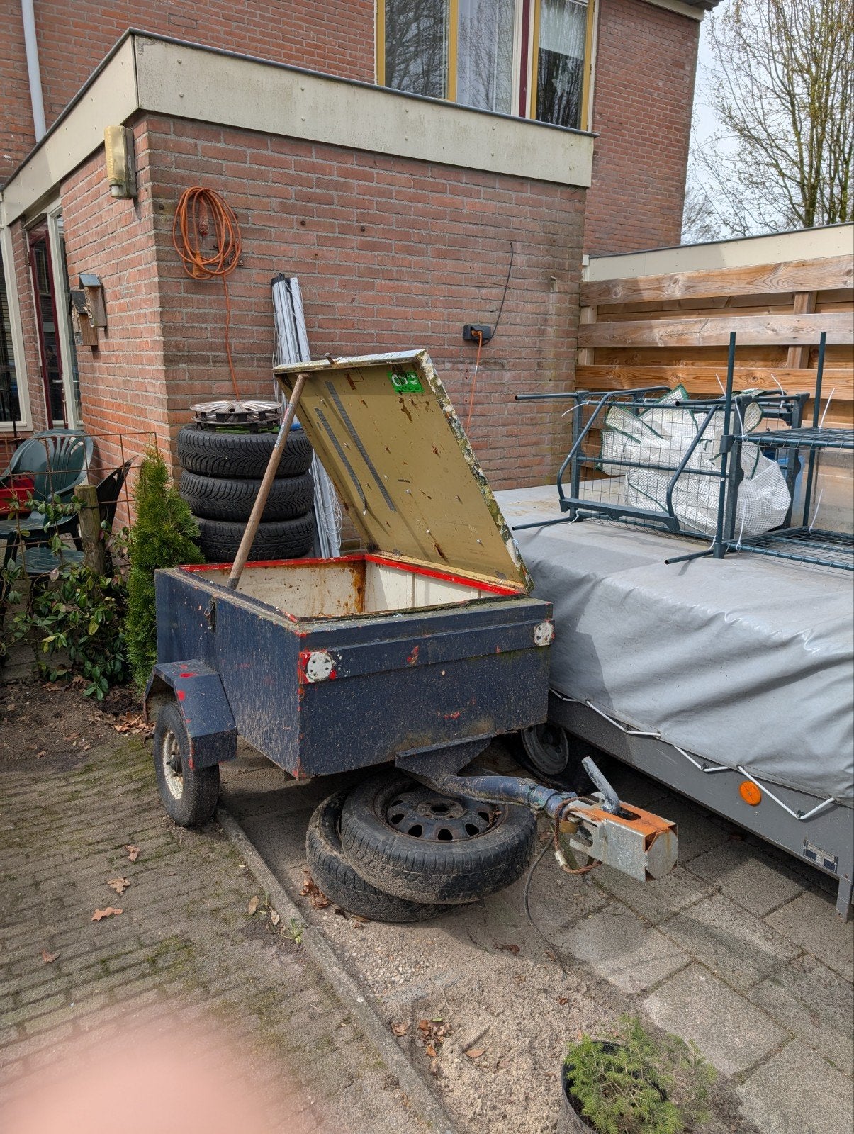 kleine ijzeren aanhanger, Ophalen, Gebruikt