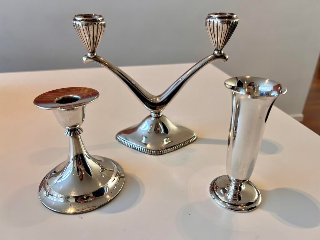 Verzilverde kandelaars en vaasje, Antiek en Kunst, Ophalen of Verzenden, Overige materialen