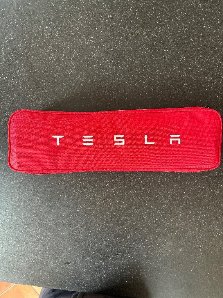 Tesla hoes met gevaren driehoek/verbanddoos/veiligheidshesje, Ophalen of Verzenden, Zo goed als nieuw