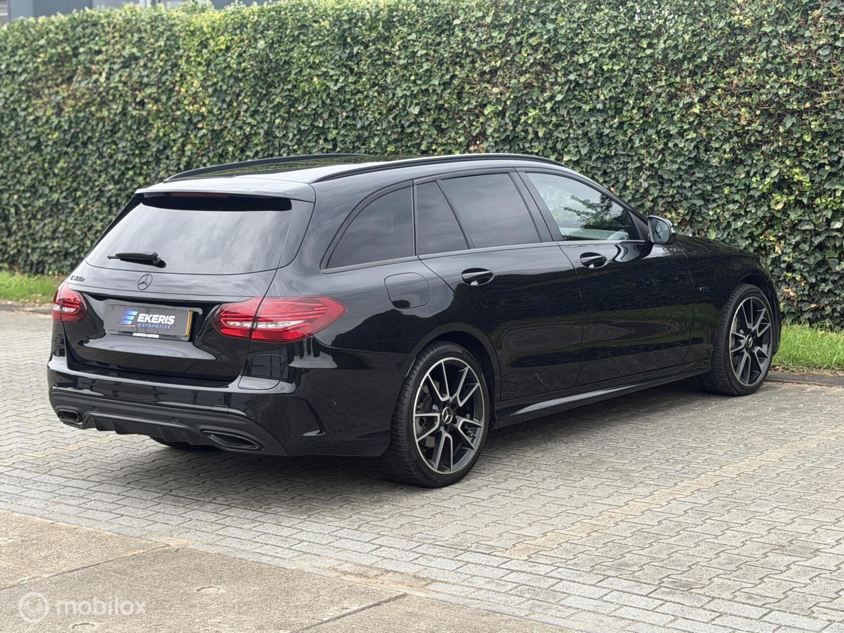 Foto 2 van Mercedes C-Klasse C300e Estate | AMG | Pano | 360° | BTW