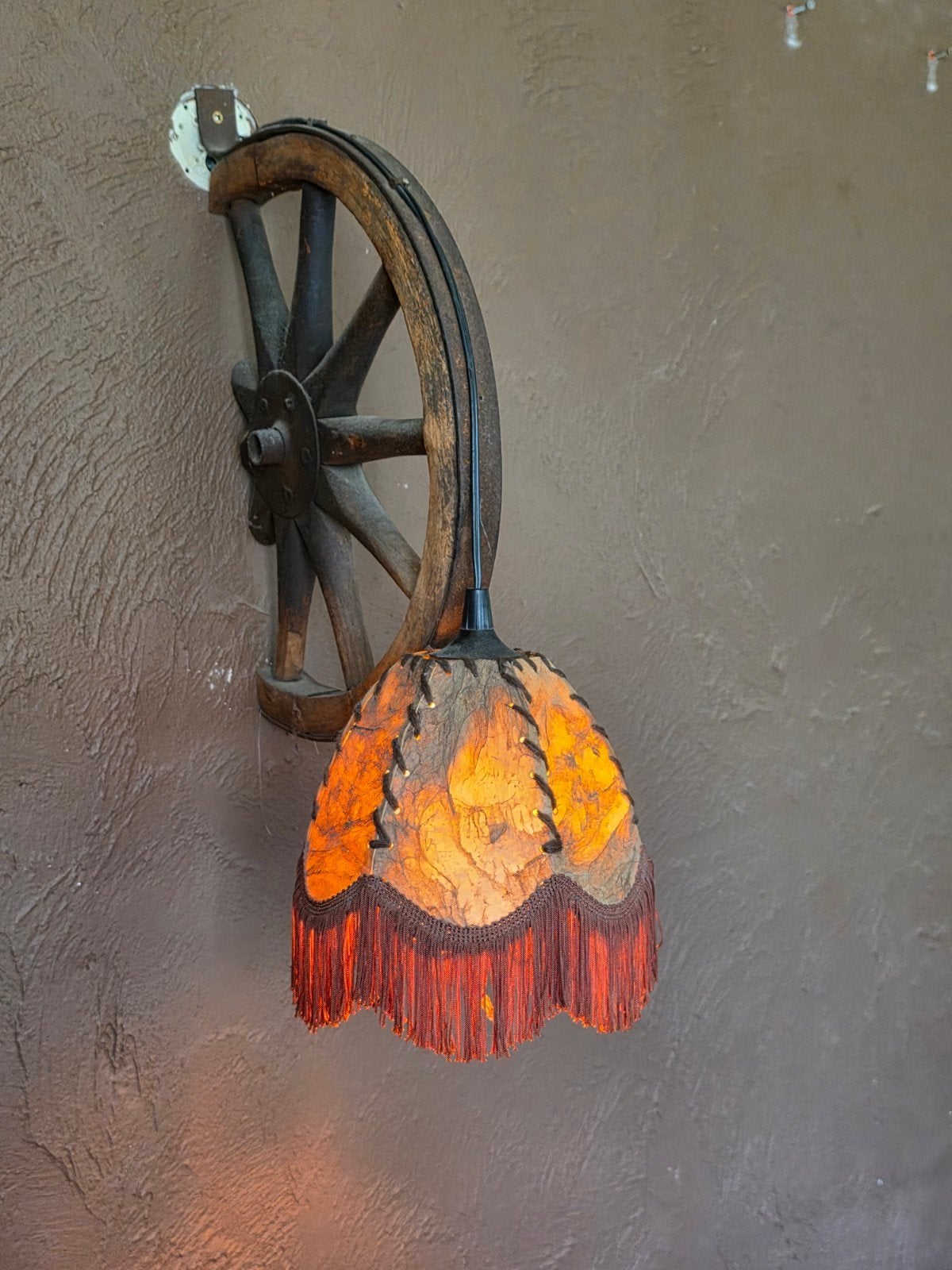 unieke vintage wandlamp karrewiel, Ophalen of Verzenden