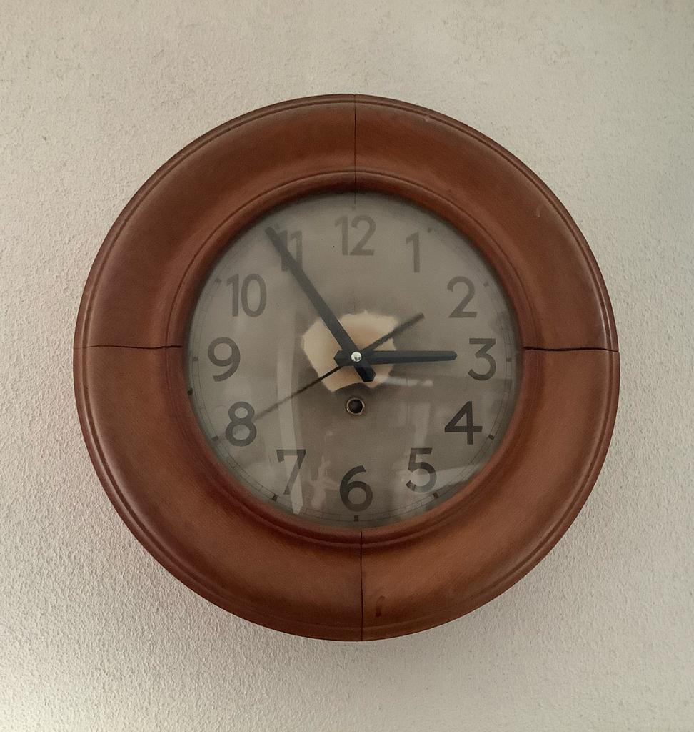 Houten antieke schoolklok (Originele uurwerk zit er nog in), Ophalen