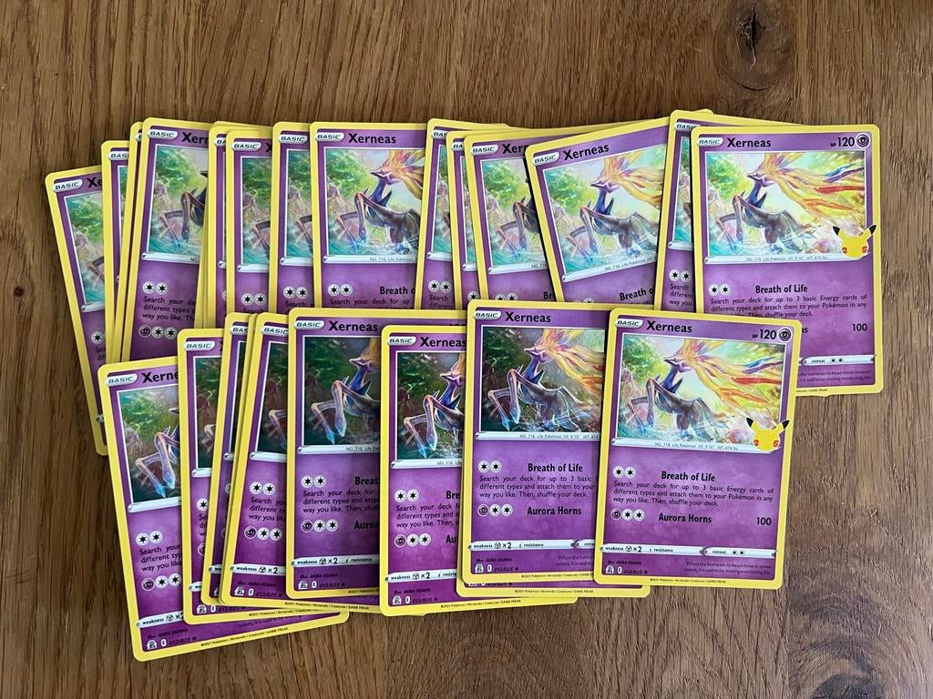 Xerneas Holo 012/025 Celebrations (prijs per stuk), Ophalen of Verzenden, Zo goed als nieuw, Losse kaart, Foil