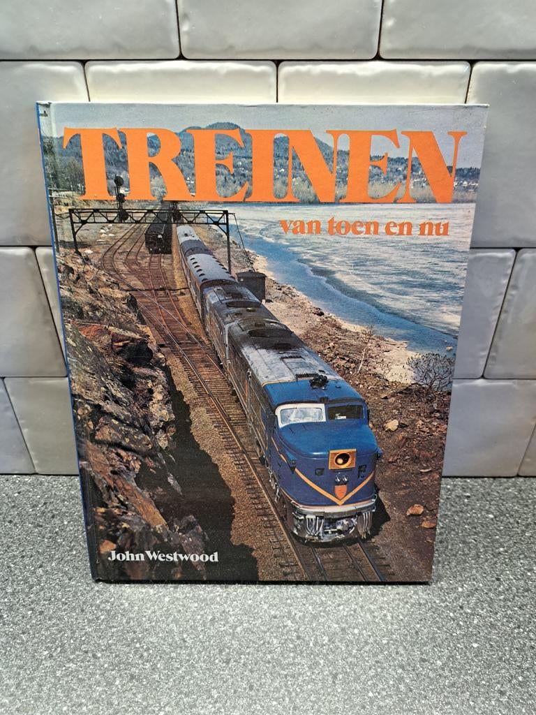Treinen boek, Verzamelen, Ophalen of Verzenden, Zo goed als nieuw, Trein, Boek of Tijdschrift