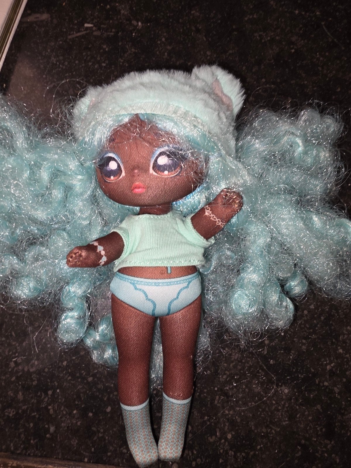 Nanana Surprise pop met blauw haar en mutsje, Kinderen en Baby's, Speelgoed | Poppen, Ophalen of Verzenden