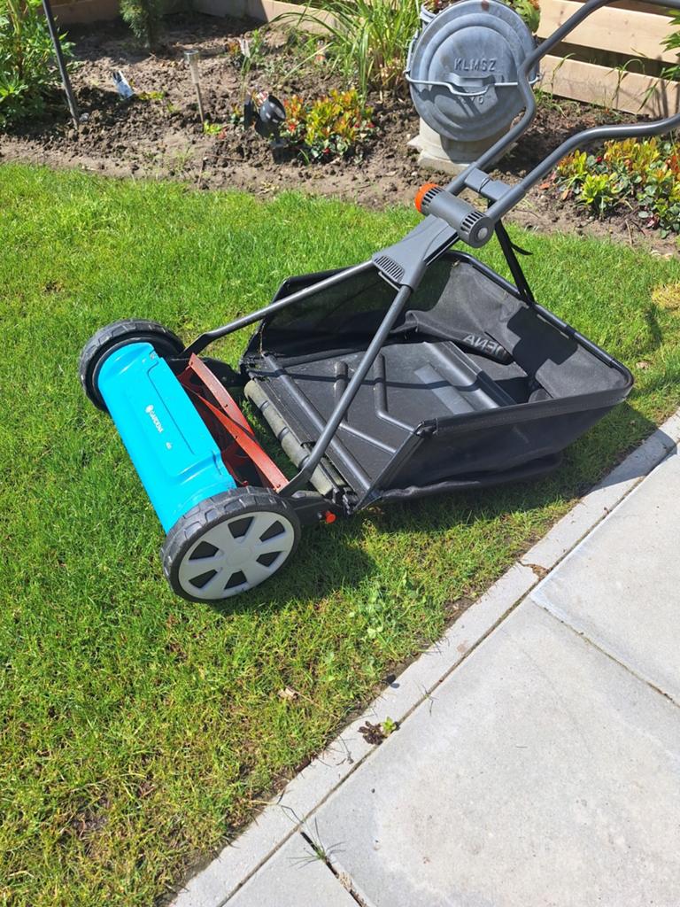 Gardena kooimaaier 40cm, Ophalen, Handgrasmaaier, Zo goed als nieuw, Opvangbak