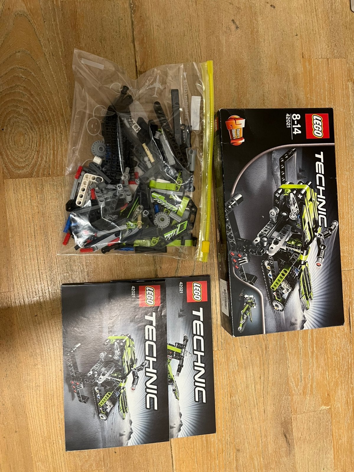 Lego 42021 Sneeuwscooter 100% compleet, Compleet, Lego, Ophalen of Verzenden, Zo goed als nieuw