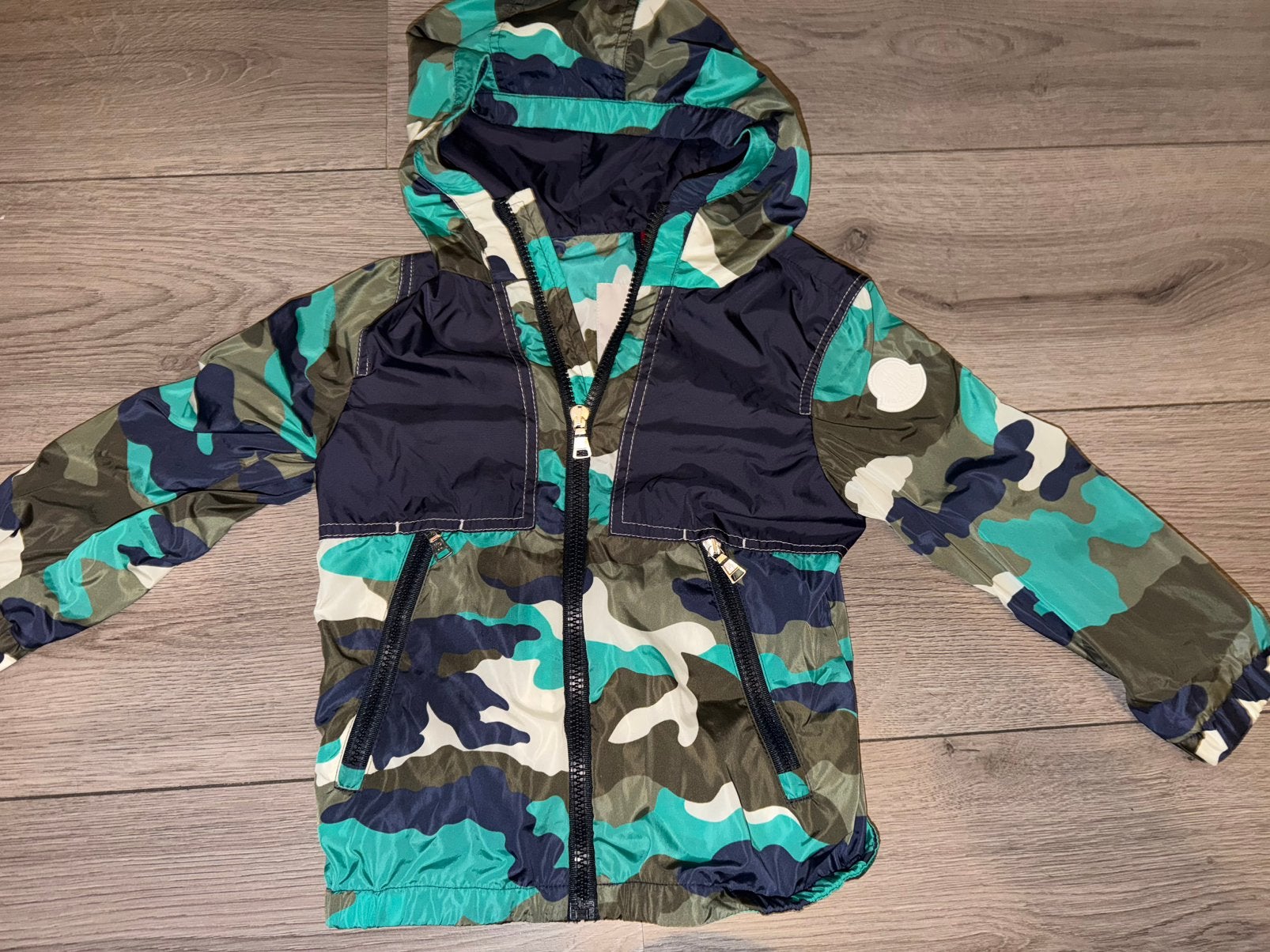 Moncler tussenjas maat 4 jaar orgineel, Ophalen of Verzenden, Zo goed als nieuw, Jongen, Jas