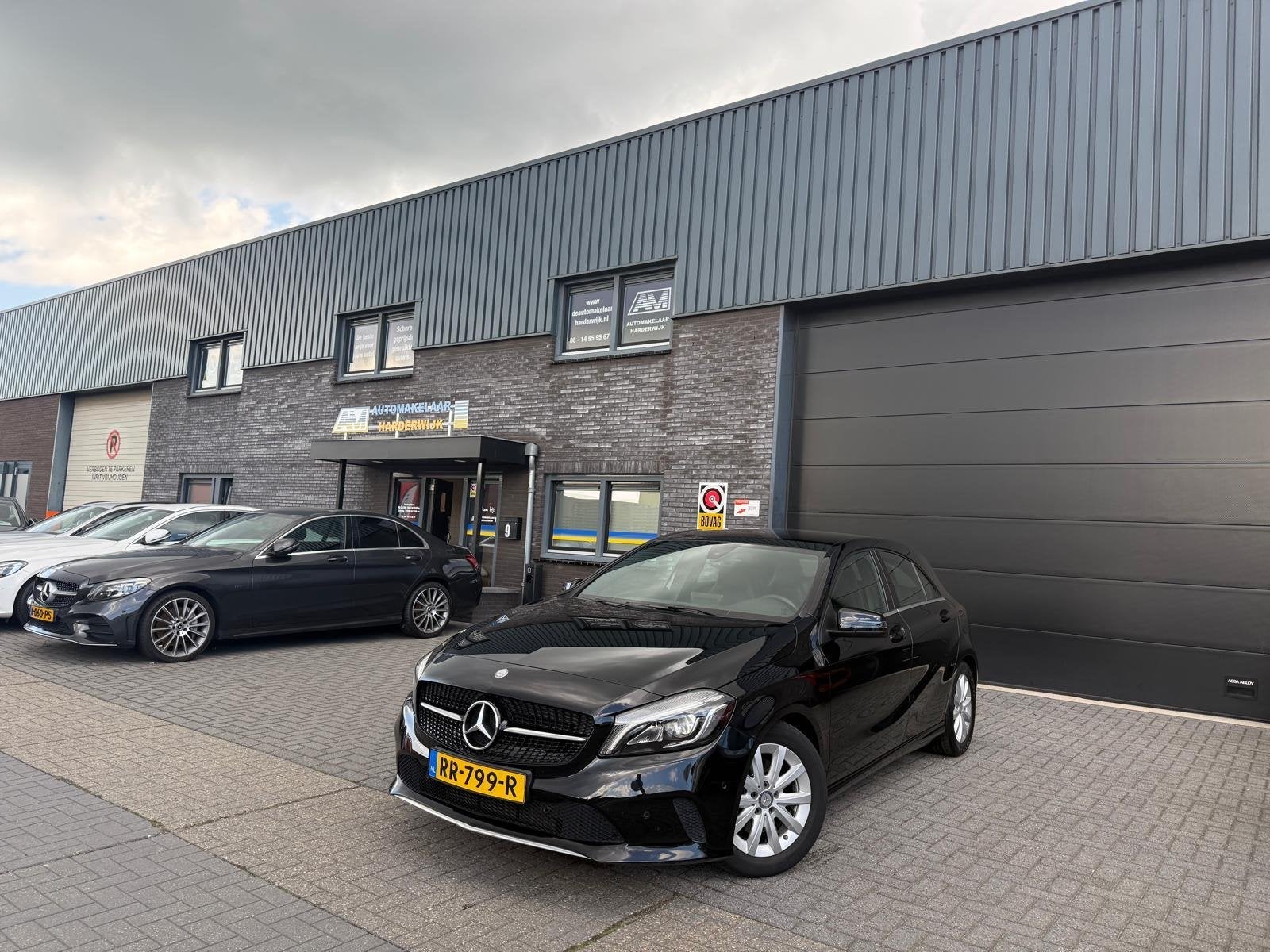 Mercedes-Benz A-klasse 180 Business Solution | 1E EIGENAAR |, Auto's, Voorwielaandrijving, Gebruikt, 4 cilinders, Leder en Stof