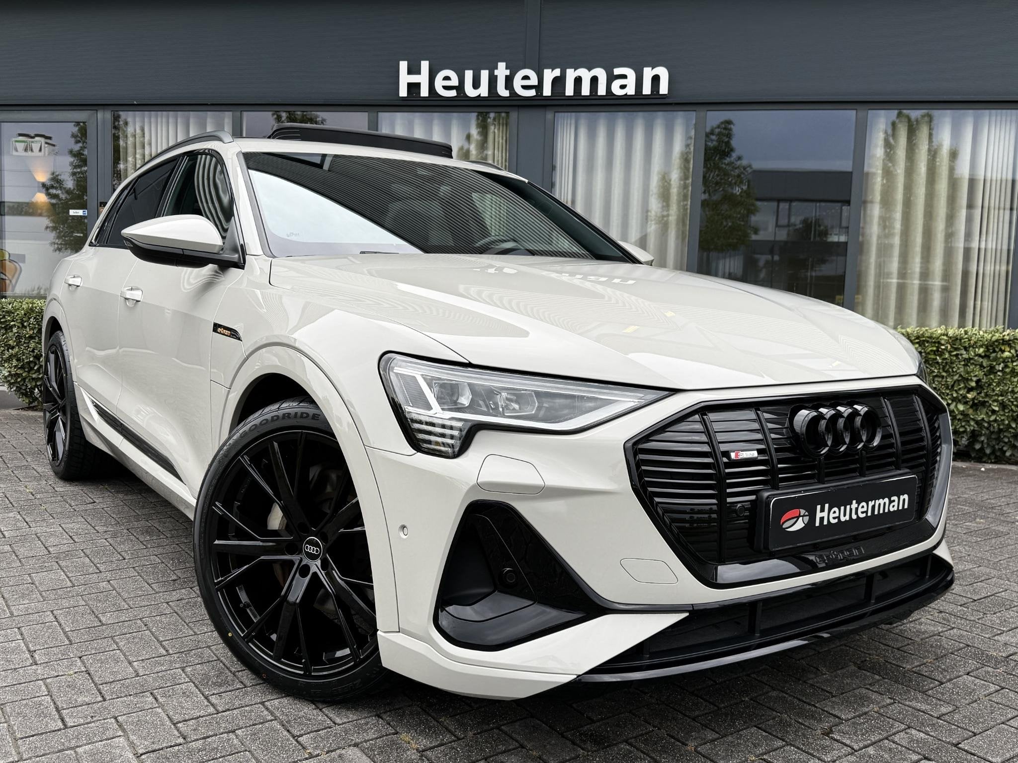 Audi e-tron 50 Quattro S line Black Edition/Pano/Krijt/96%SO, Automaat, 300 km, 71 kWh, Automatische klimaatregeling