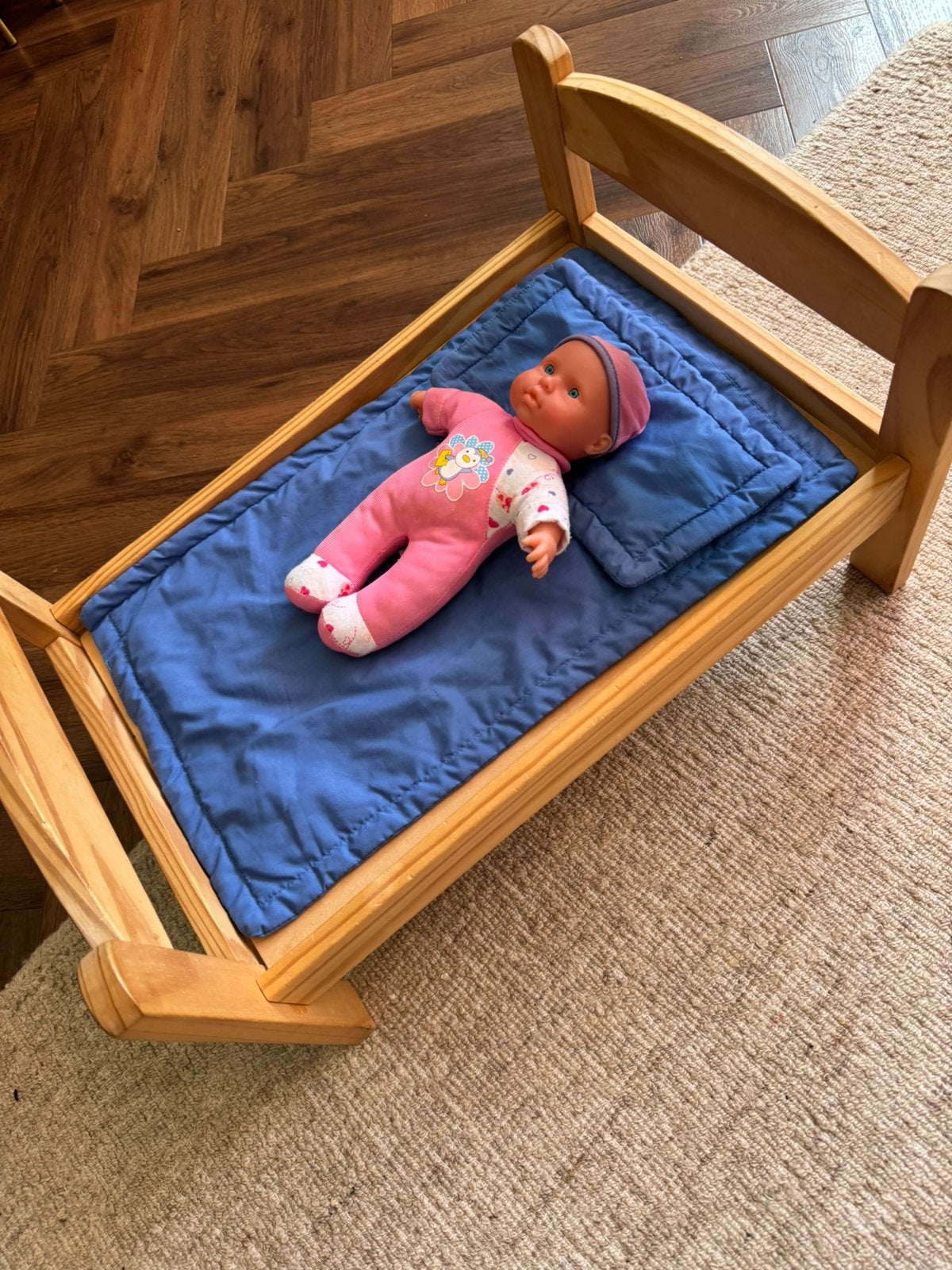 Ikea poppenbed met pop, Kinderen en Baby's, Ophalen of Verzenden, Zo goed als nieuw