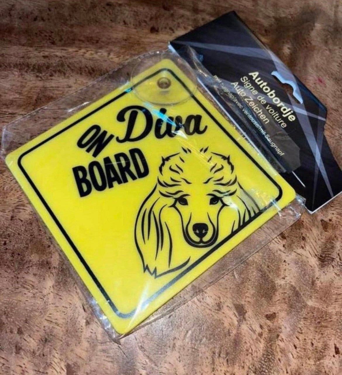 Bordje voor in de auto tekst 'Diva on Board' hond, Ophalen of Verzenden, Nieuw