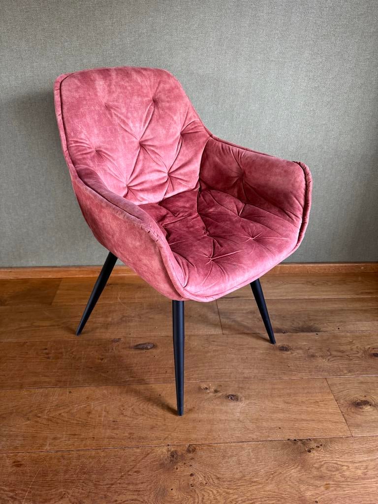 Roze kuipstoel met zwarte poten, Huis en Inrichting, Stoelen, Ophalen, Gebruikt, Overige kleuren, Eén