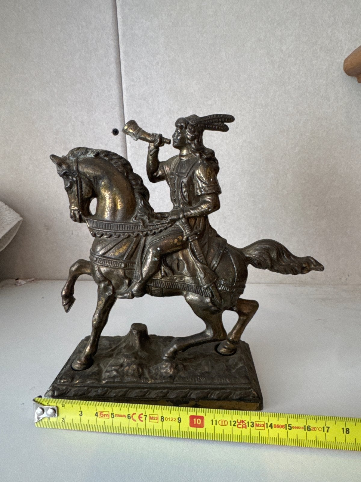 Bronzen beeld ruiter met hoorn op paard, Minder dan 20 cm, Ophalen of Verzenden, Beeld, Bruin