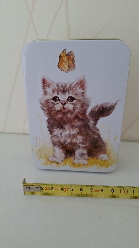 Leuk blikje met kat en vlinder - Jo Stockdale, Ophalen of Verzenden