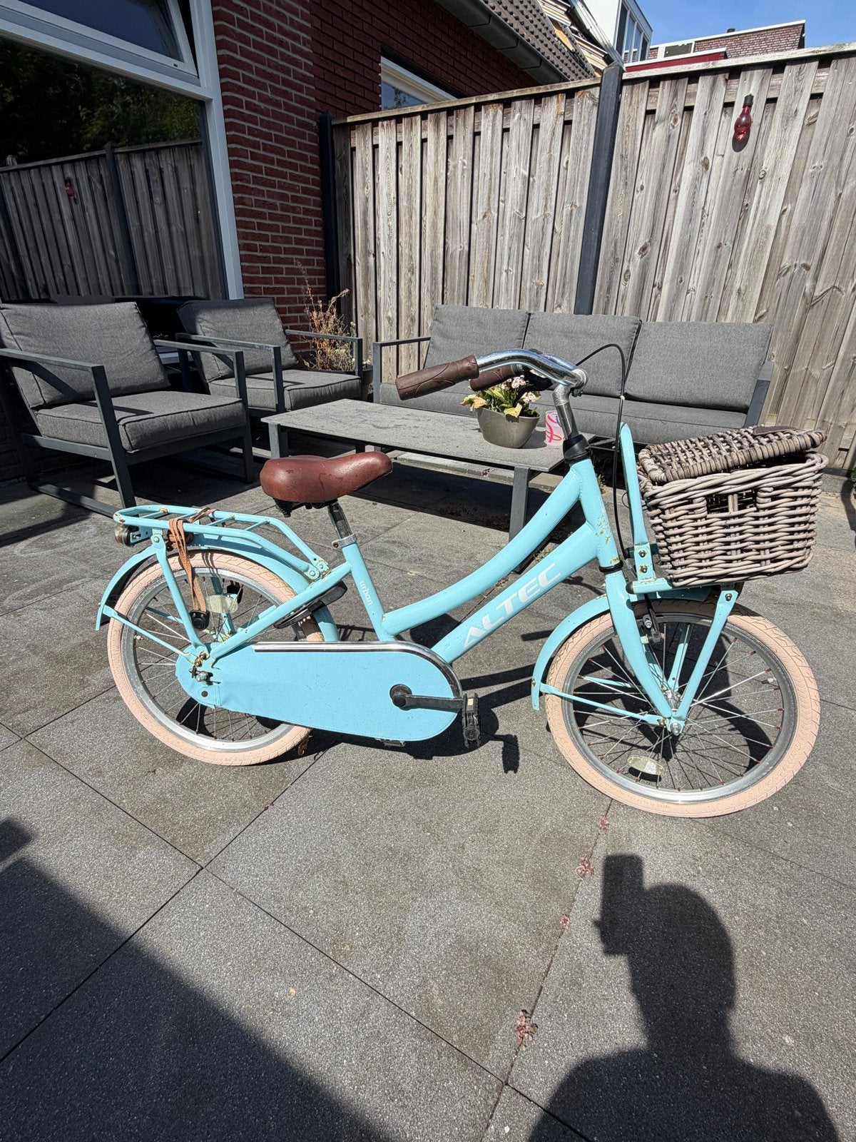 Altec Urban kinderfiets 20 inch met mandje - Lichtblauw, Fietsen en Brommers, Fietsen | Kinderfietsjes, Ophalen, Gebruikt, Terugtraprem