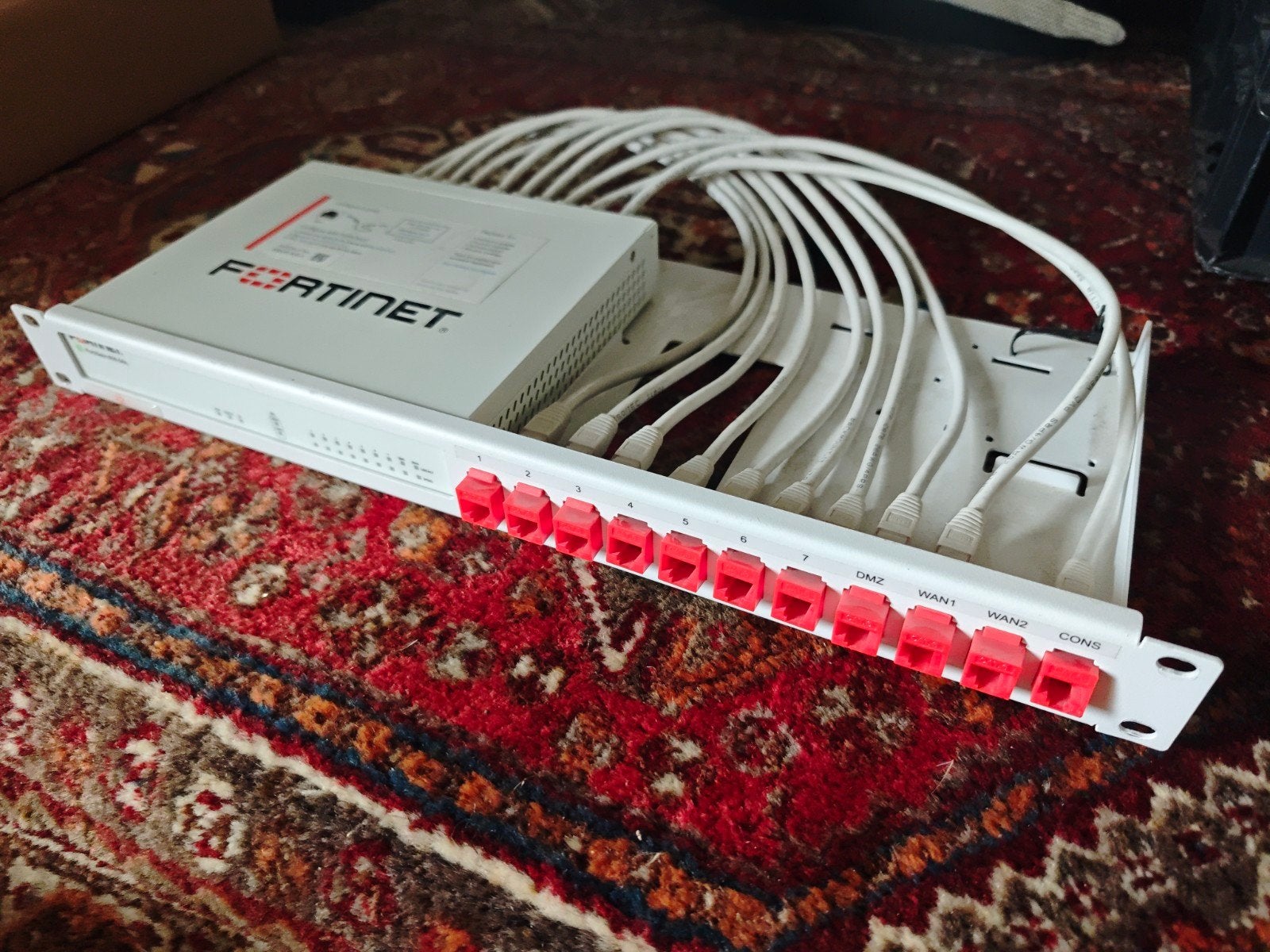 Fortigate 60E DSL Firewall + Rackmount, Ophalen of Verzenden, Zo goed als nieuw, Router met modem, Fortinet