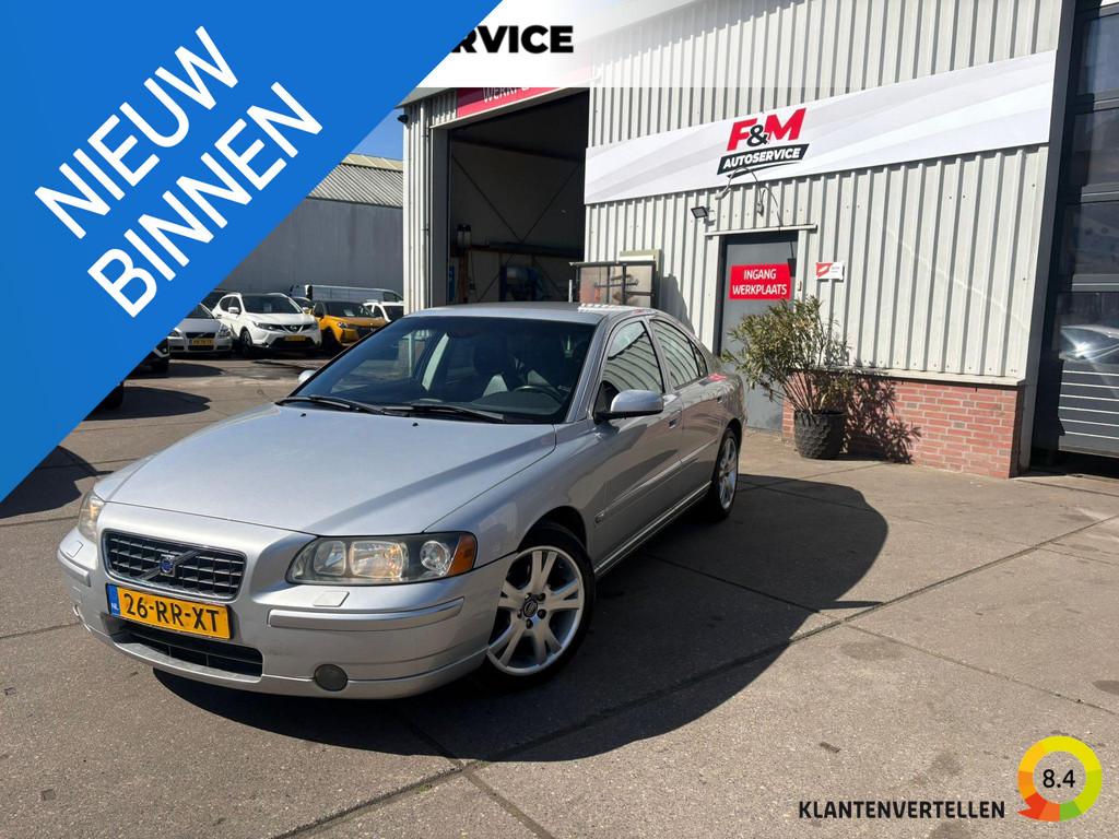 Volvo S60 2.4 Summum Nieuwe koppeling en distributie!, Auto's, Volvo, Voorwielaandrijving, Gebruikt, Zwart, S60