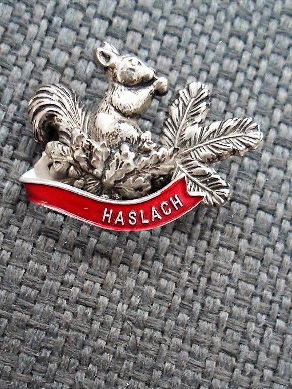 Broche souvenir. Eekhoorn. Haslach. Jaren '60., Ophalen of Verzenden, Gebruikt, Zilver, Overige materialen