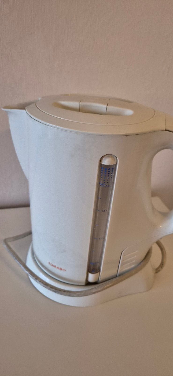Tomado waterkoker - 2 liter - Wit, 2 liter of meer, Ophalen of Verzenden, Gebruikt, Draadloos