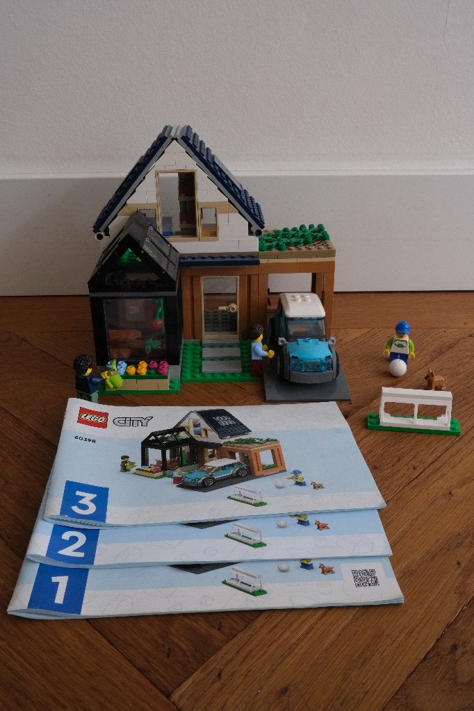 Lego City 60398 - Familiehuis met elektrische auto, City, Lego, Ophalen of Verzenden, Complete set