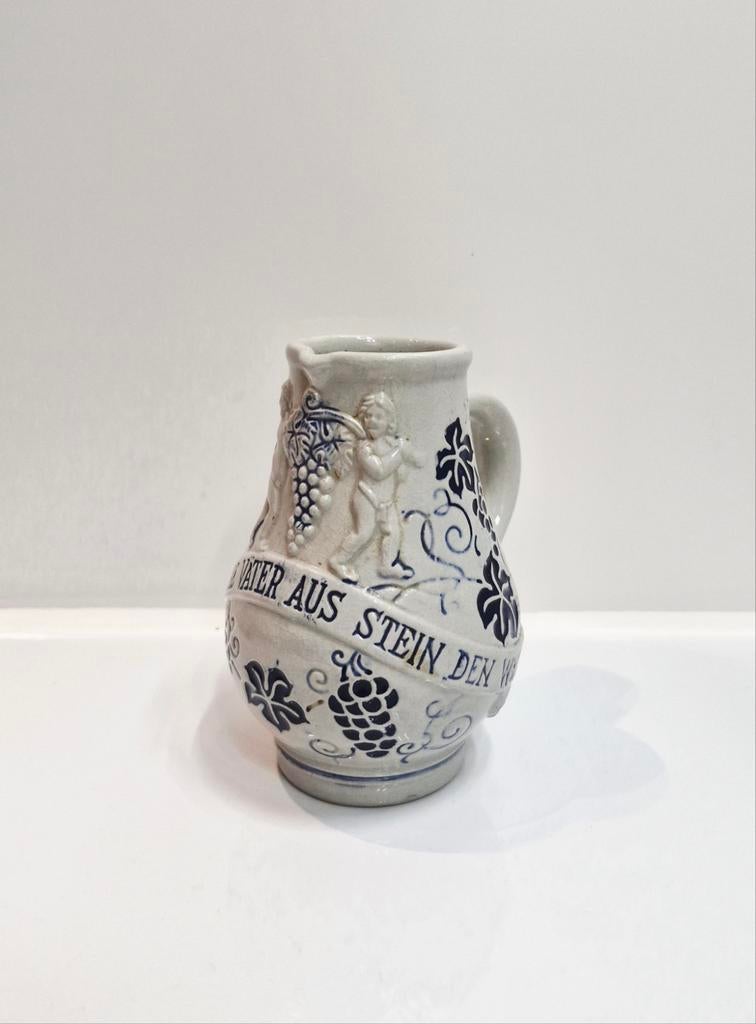 Vintage Wijnkan met Reliëf en Druivenmotief, Antiek en Kunst, Ophalen of Verzenden