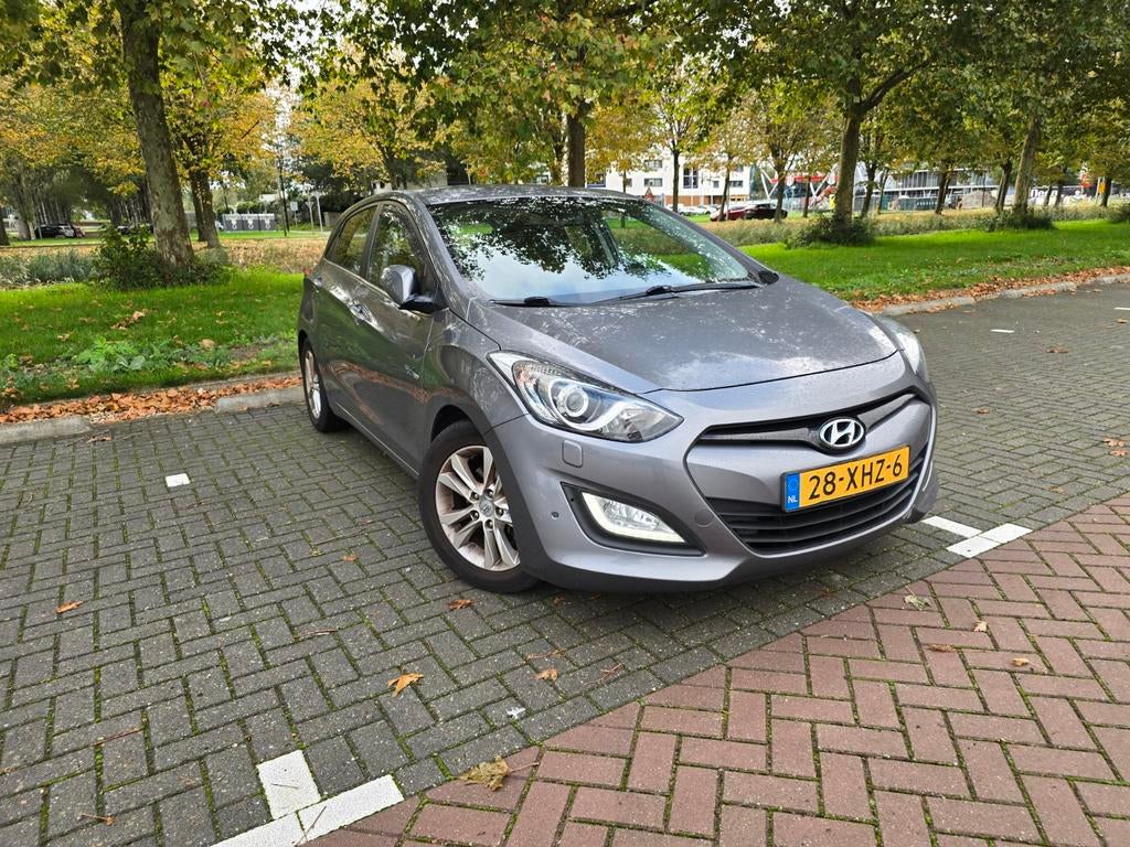Hyundai i30 1.6 origineel NL 2012 Grijs APK TOT JUNI 2027, Voorwielaandrijving, 1591 cc, 4 cilinders, Origineel Nederlands