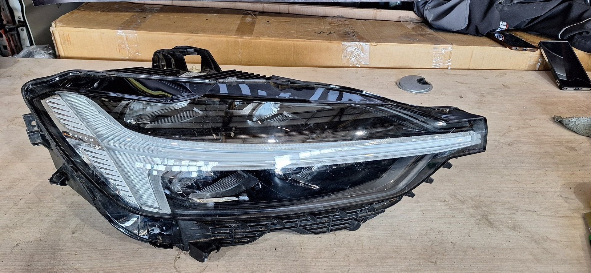 Volvo XC60 koplamp, Gebruikt, -, -, Ophalen of Verzenden