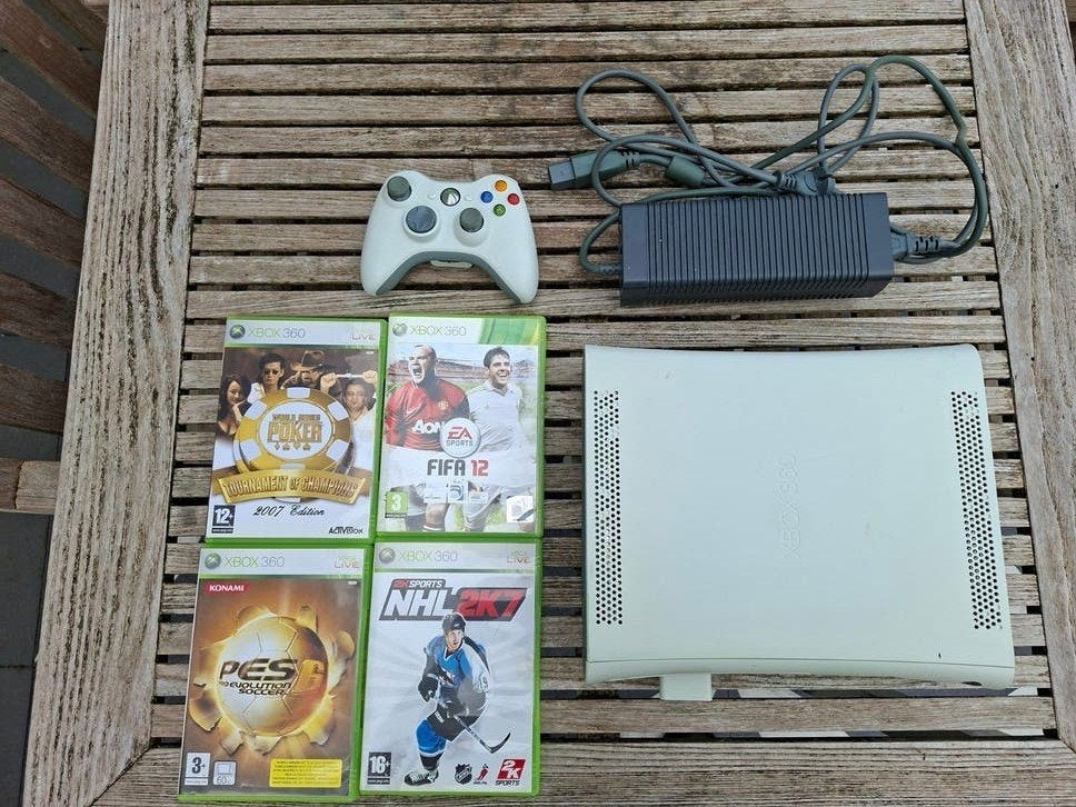 Xbox 360 core / arcade met controller en 4 games, Spelcomputers en Games, Spelcomputers | Xbox 360, Gebruikt, Met 1 controller