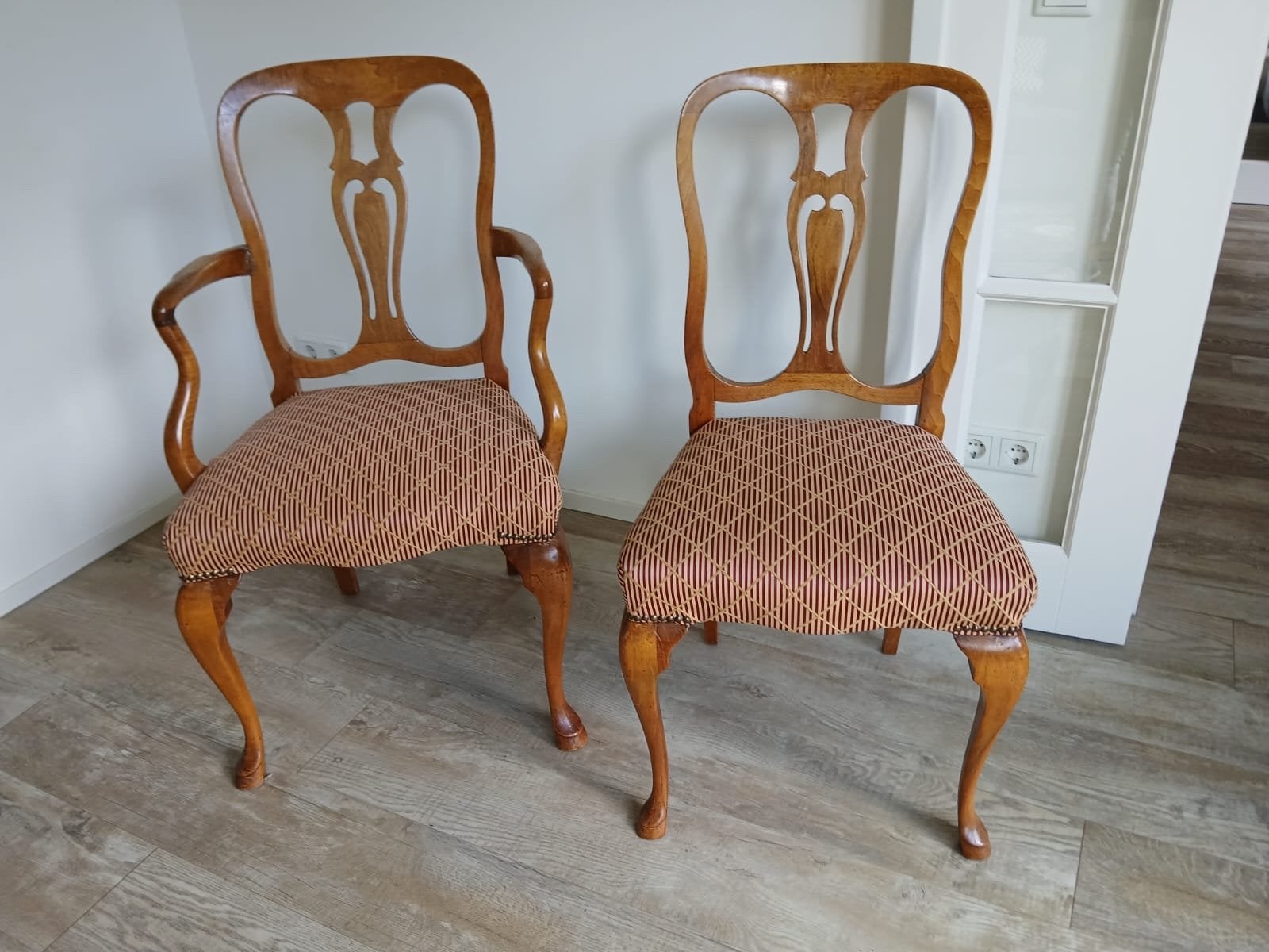Set van 6 antieke eetkamerstoelen (4 zonder, 2 met armleunin, Ophalen