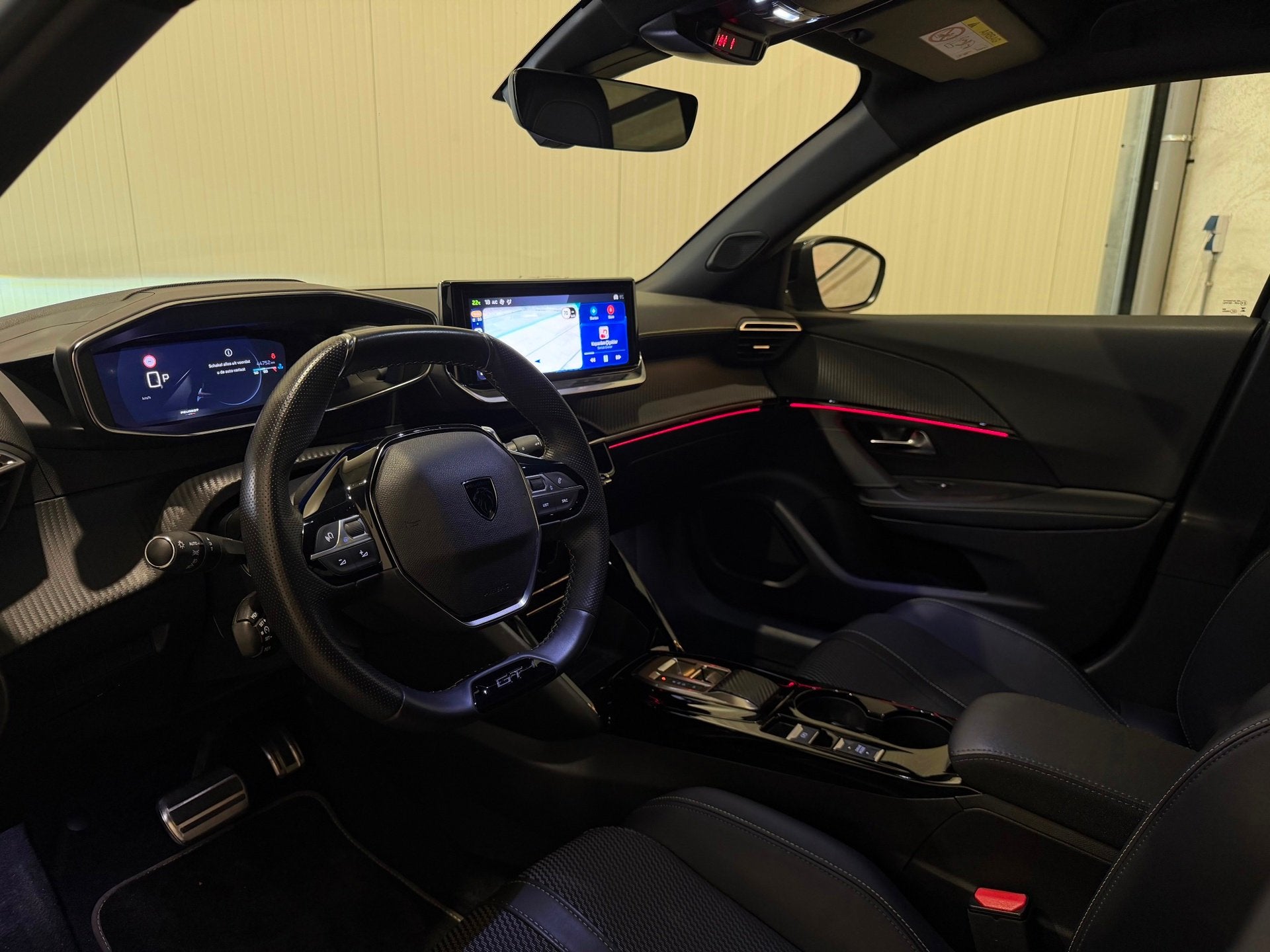 Peugeot 2008 1.2 PureTech 130 GT-Line LED|CARPLAY|NIEUWSTAAT, Auto's, Dealer onderhouden, Gebruikt, 1199 cc, Leder en Stof