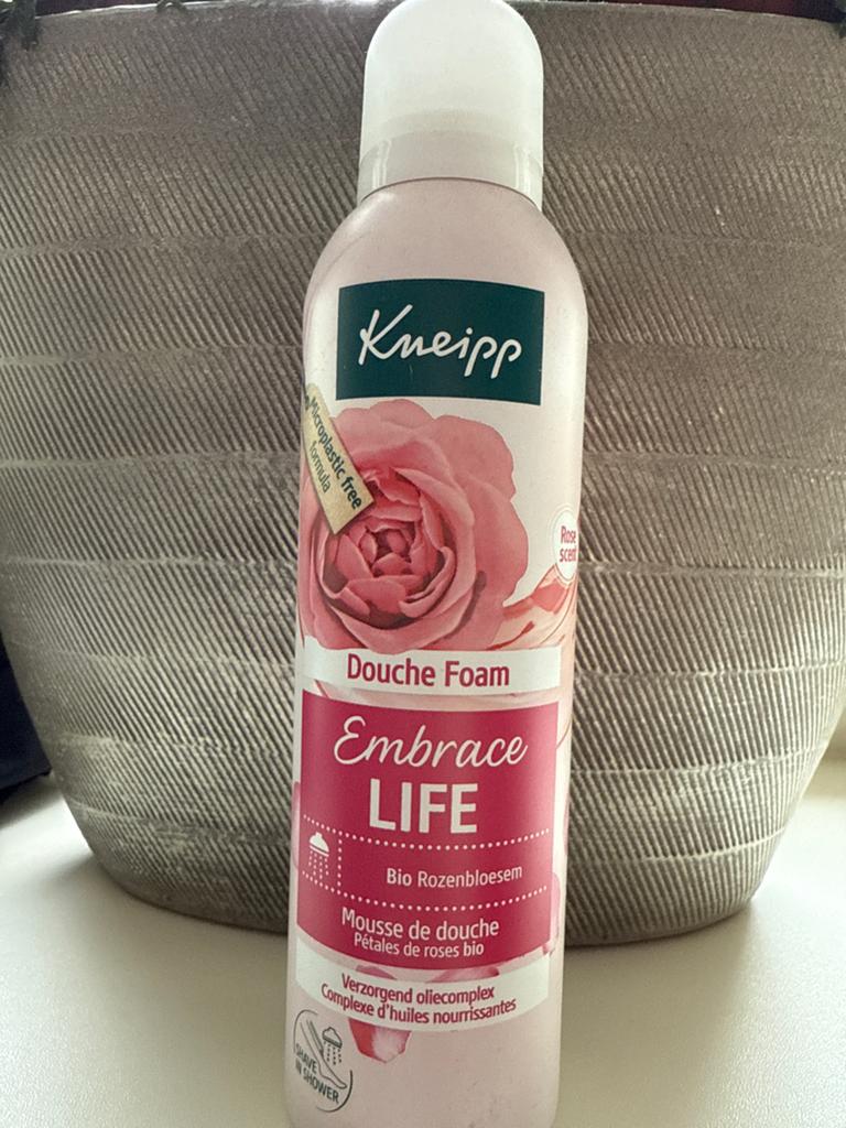 Kneipp Douche Foam Embrace Life Bio Rozenbloesem, Ophalen of Verzenden, Zo goed als nieuw, Bad & Douche