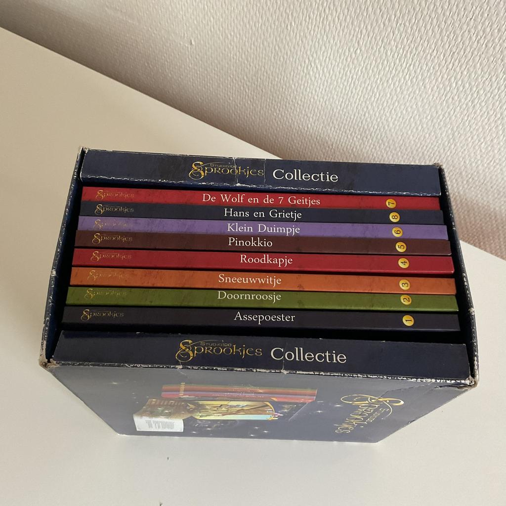 8 sprookjesboeken in case , incl. cd’s met gesproken tekst., Boeken, Ophalen, Gelezen