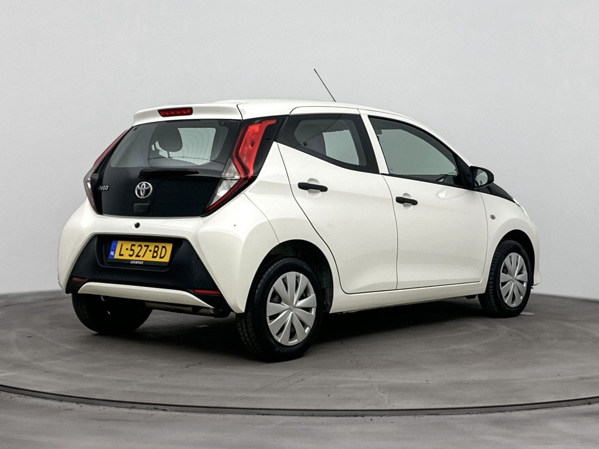 Toyota Aygo 1.0 VVT-i x-fun | Airco | Bluetooth | (bj 2021), Auto's, Voorwielaandrijving, 12 maanden, Stof, Gebruikt