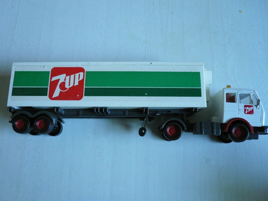 2 delig 7UP Matchbox SuperKings K17 TRAILER uit 1973, Ophalen of Verzenden, Gebruikt, Gebruiksvoorwerp