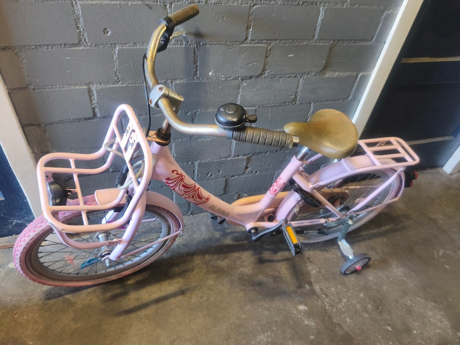 Alpina kinderfiets roze met zijwieltjes, 18 inch, Fietsen en Brommers, Fietsen | Kinderfietsjes, Ophalen, Terugtraprem, Zijwieltjes