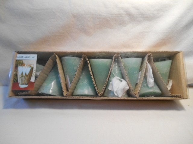 Set van 9 aparte conische drijfkaarsen, Huis en Inrichting, Blauw, Was, Ophalen of Verzenden, Zo goed als nieuw
