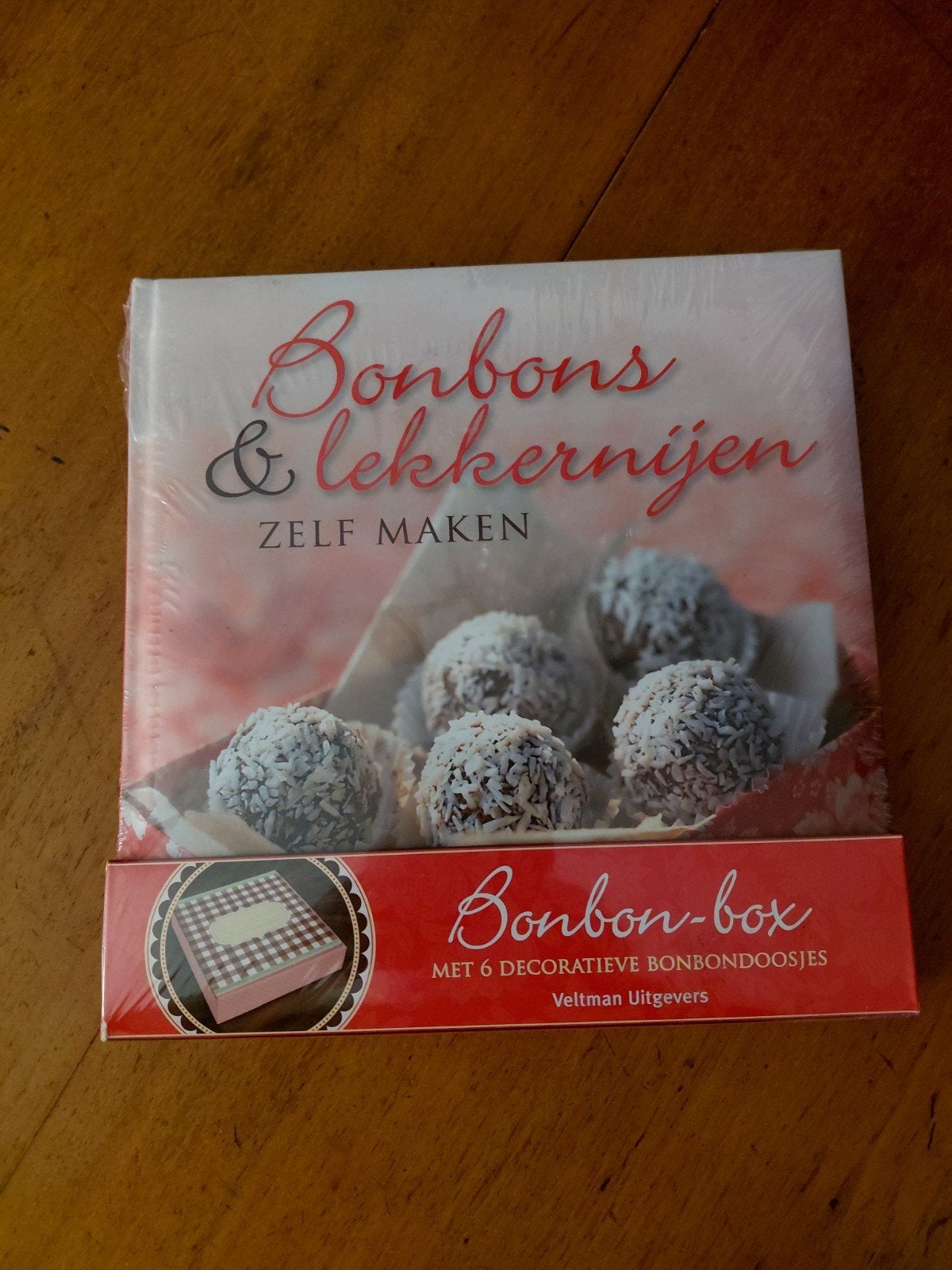 boek Bonbons & lekkernijen zelf maken - Bonbon-box, Boeken, Veltman Uitgevers, Nieuw, Ophalen of Verzenden, Taart, Gebak en Desserts