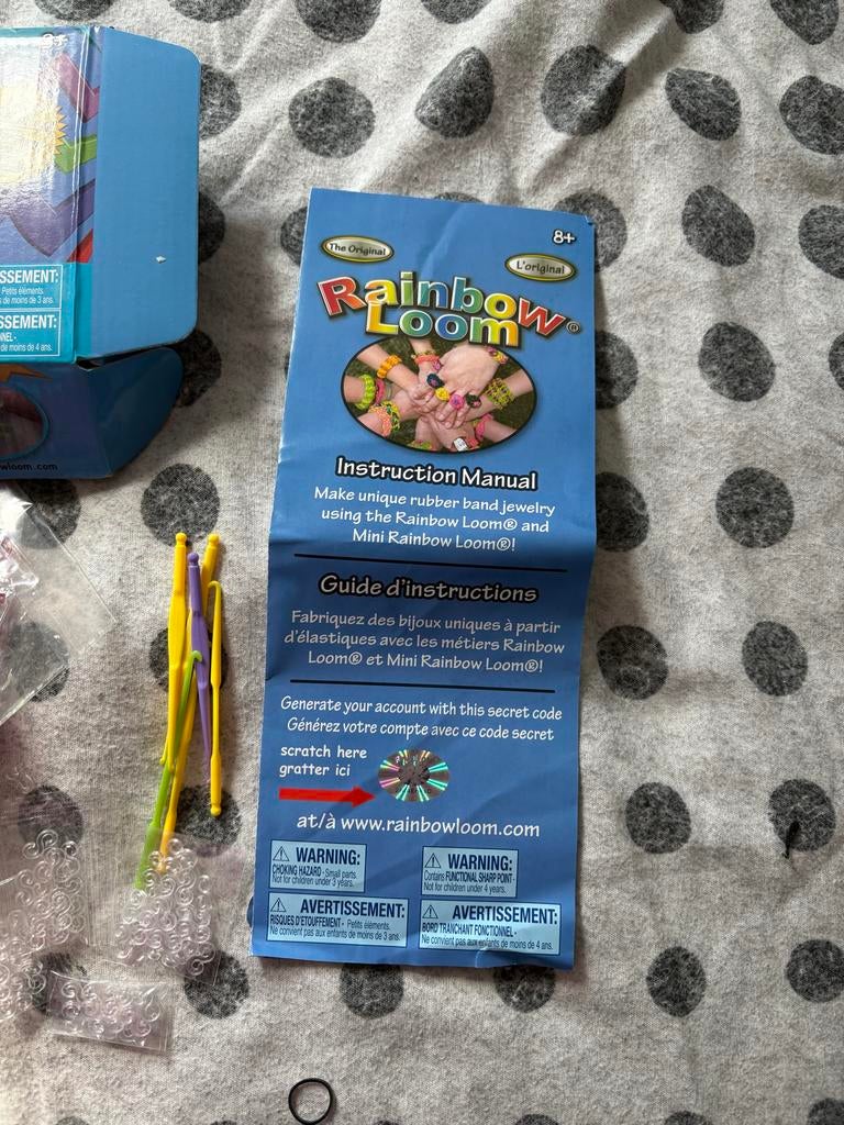 Rainbow Loom met diverse zakjes bandjes in verschillende kle, Hobby en Vrije tijd, Knutselen, Gebruikt, Meerkleurig, Ophalen of Verzenden
