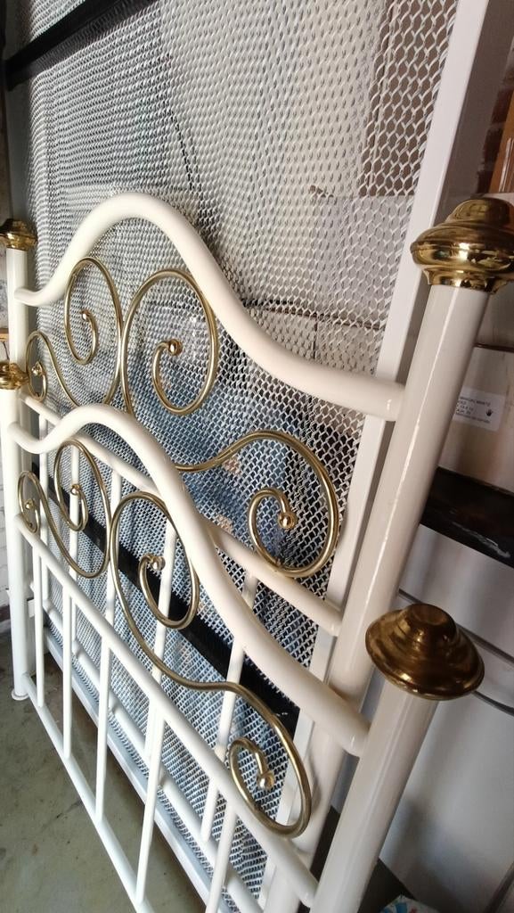 Metalen bed met messing, Huis en Inrichting, Slaapkamer | Bedden, Ophalen, Gebruikt, 90 cm, Eenpersoons