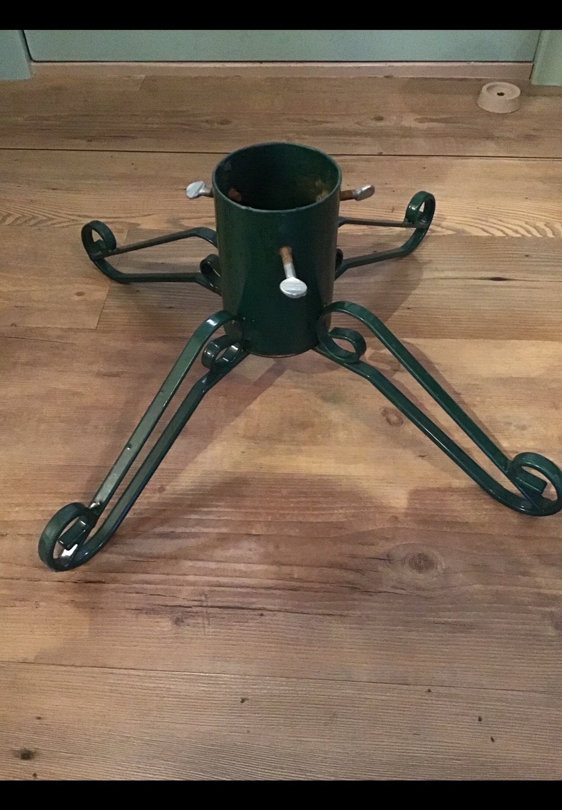 Een stevige, groen geverfde metalen standaard voor kerstboom, Ophalen of Verzenden, Zo goed als nieuw