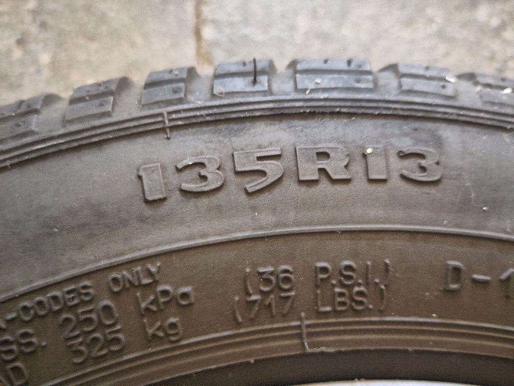 Reserveband 135R13, Auto-onderdelen, Banden en Velgen, Ophalen, 13 inch, Nieuw, 135 mm