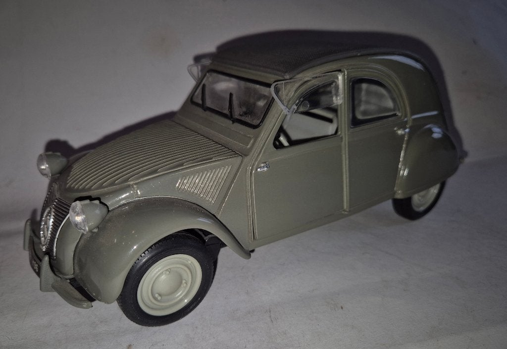2 CV modelauto schaal 1:18, Ophalen of Verzenden, Zo goed als nieuw, Auto, Maisto