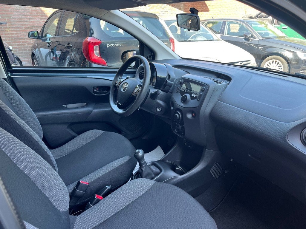 Toyota AYGO 1.0 VVT-I X-FUN 5-DEURS / AIRCO / RADIO / ELEK., Voorwielaandrijving, Gebruikt, Euro 6, Start-stop-systeem