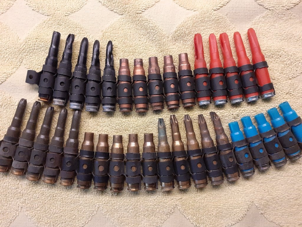 Hulzenband 7,62x51mm/.308 7 types x 5stuks (ONKLAAR)., Verzamelen, Ophalen of Verzenden, Landmacht, Nederland, Hulzen of Bodemvondsten