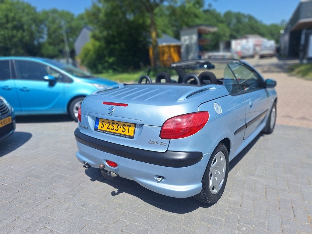 Peugeot 206 CC 2.0-16V / Nette auto / Nieuwe APK bij aflever, Auto's, 136 pk, Gebruikt, 4 cilinders, Cabriolet