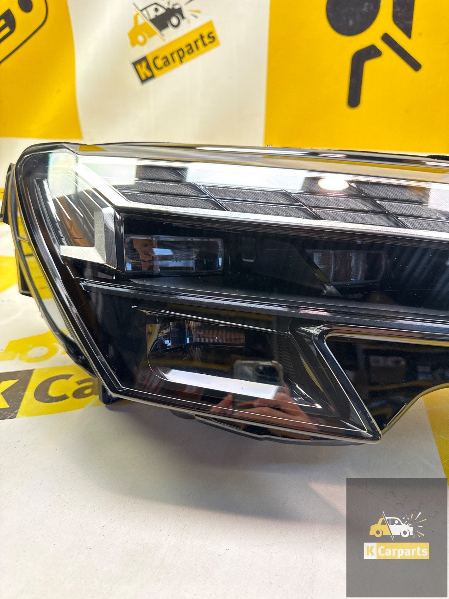 Audi A3 8Y Facelift Matrix RS3 koplamp Rechts 8Y0941036M, Auto-onderdelen, Verlichting, Gebruikt, AUDI AG, Auto-Union-Strasse 1
85045  Ingolstadt, DE