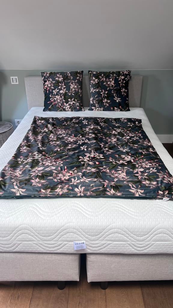 Essenza floral velvet blanket + 2 pillows  2persons Soft, Huis en Inrichting, Ophalen, Zo goed als nieuw