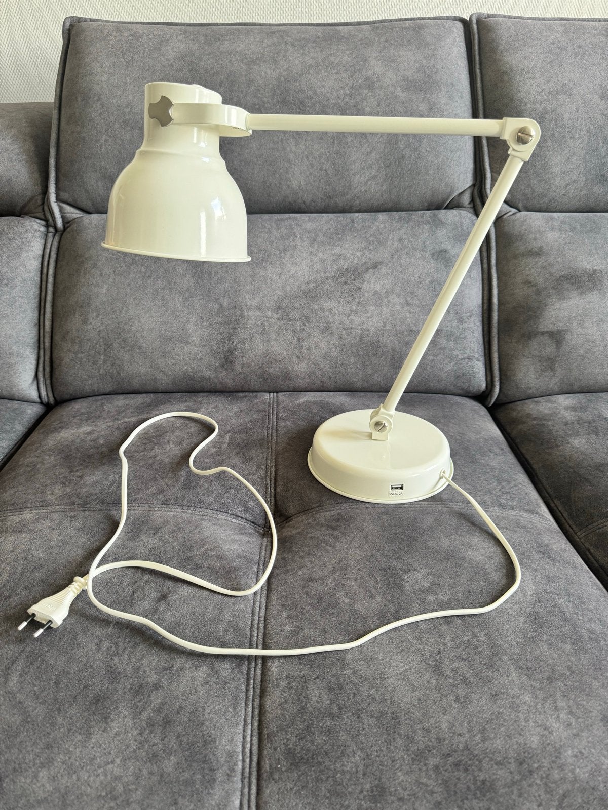 IKEA Hektar Bureaulamp met USB-poort - wit, Huis en Inrichting, Lampen | Tafellampen, Ophalen, Bureaulamp, E14 (klein), Wit